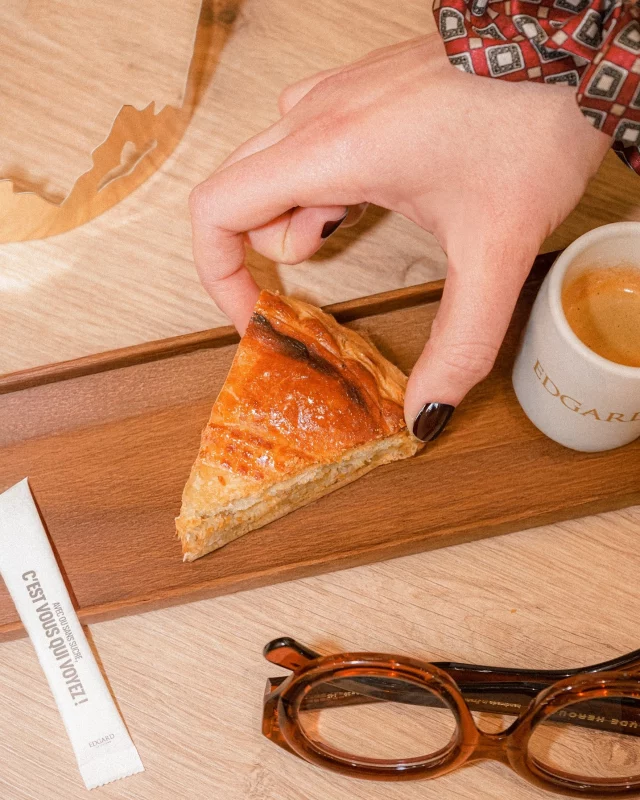 Un café, une galette et de belles lunettes ce samedi en boutique !

On se voit demain ? 👀